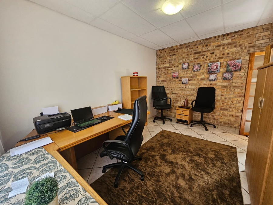 4 Bedroom Property for Sale in Jim Fouchepark Free State